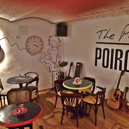 The Evil Clown Hostel Braşov Extérieur photo