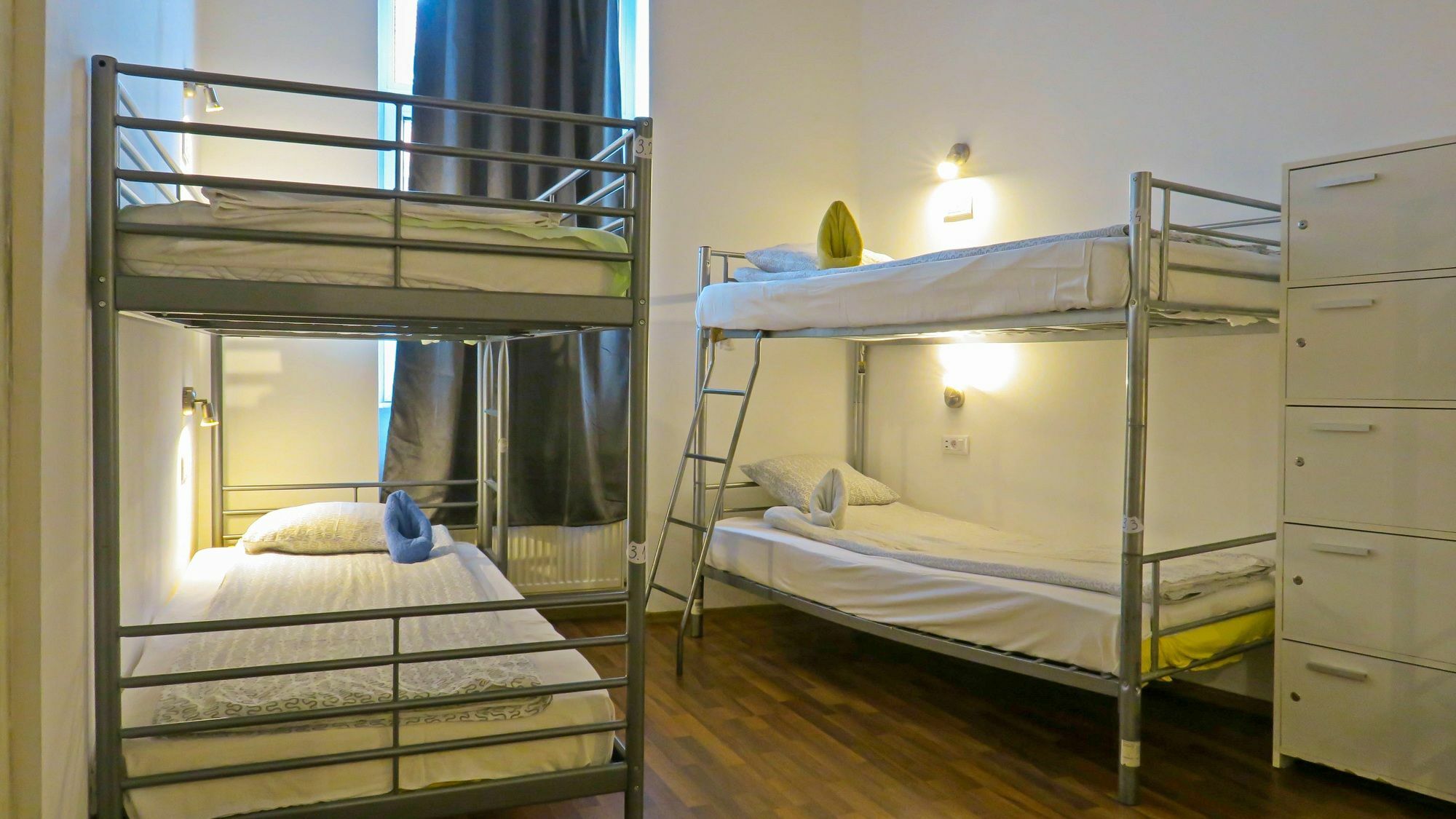 The Evil Clown Hostel Braşov Extérieur photo