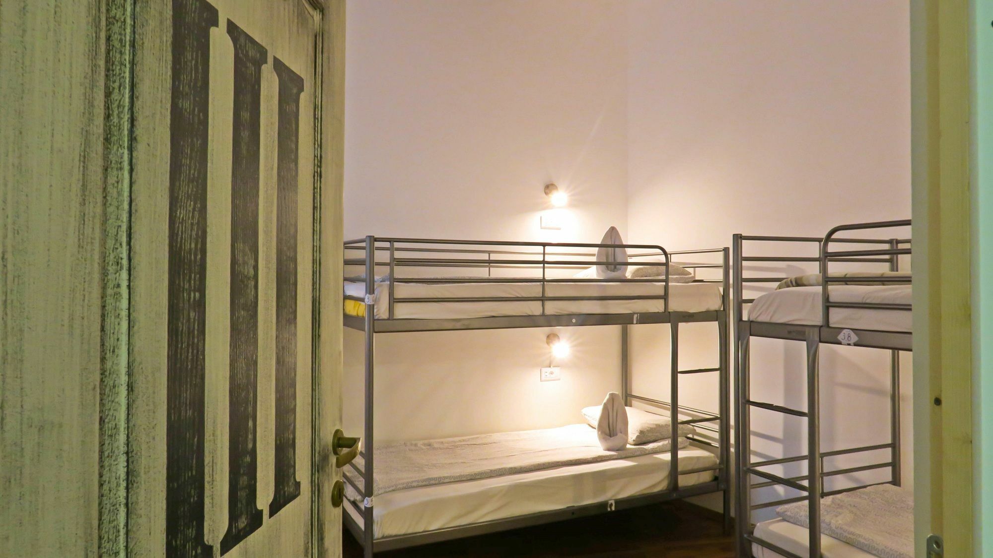 The Evil Clown Hostel Braşov Extérieur photo