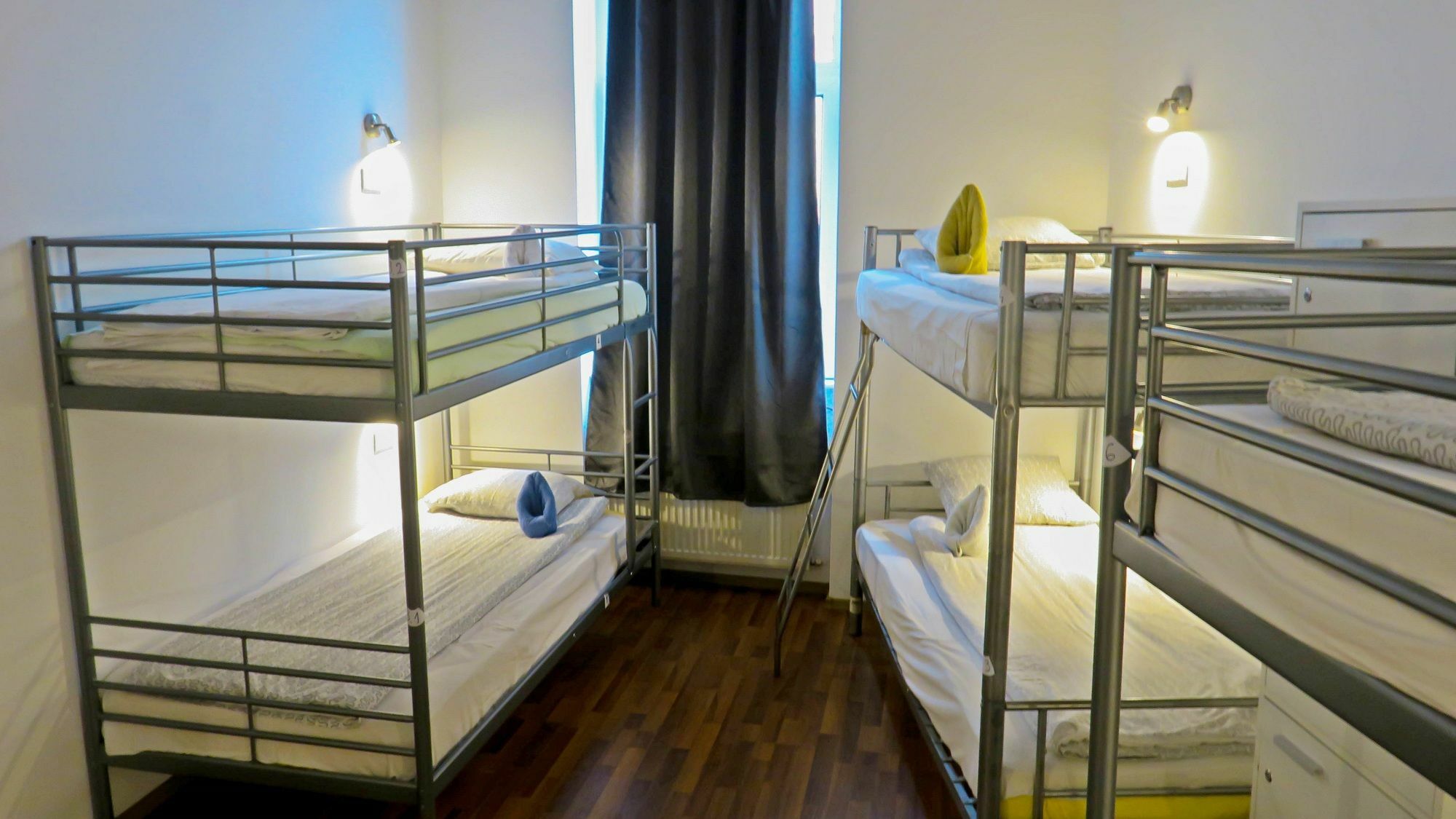 The Evil Clown Hostel Braşov Extérieur photo