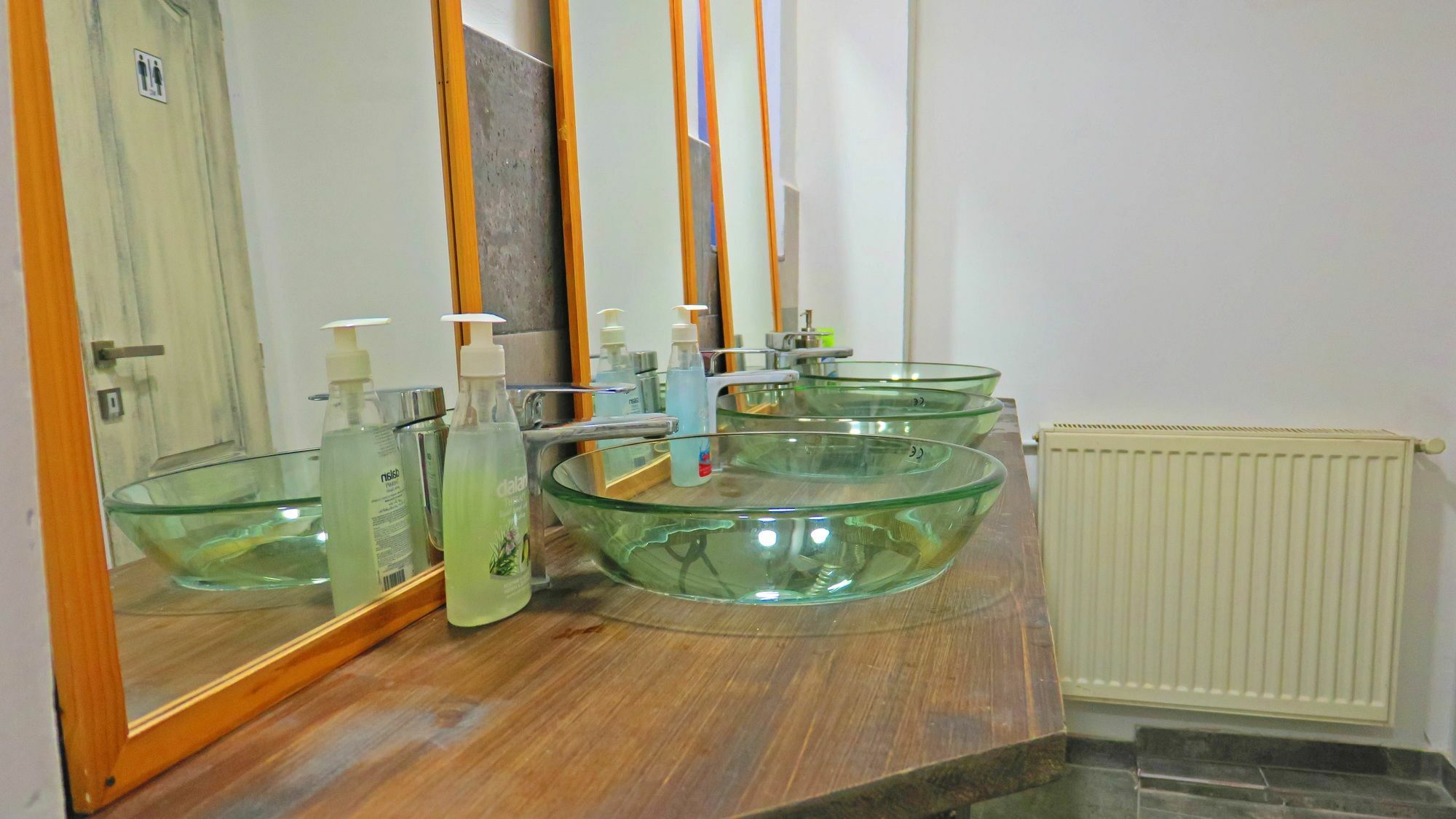 The Evil Clown Hostel Braşov Extérieur photo