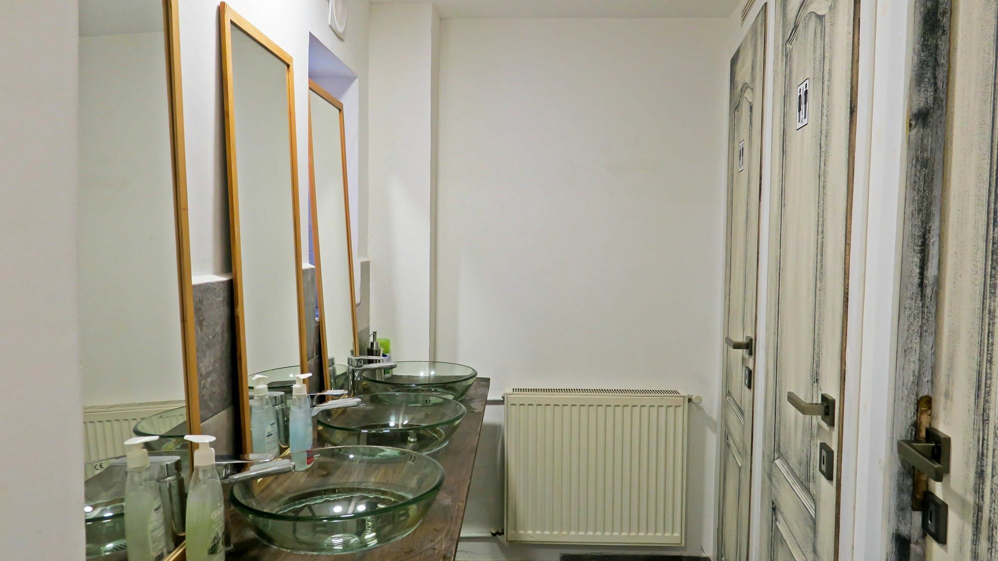 The Evil Clown Hostel Braşov Extérieur photo