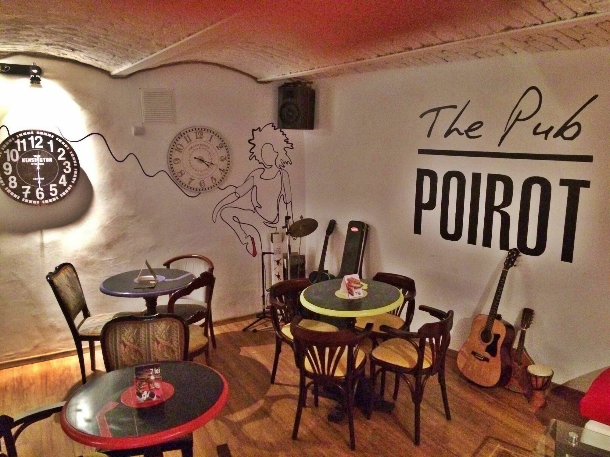 The Evil Clown Hostel Braşov Extérieur photo